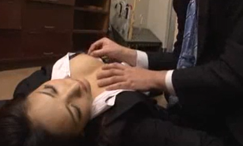 ロリっぽい美巨乳素人女子のセフレと温泉旅行！道中の車内からイタズラしまくりハメまくり