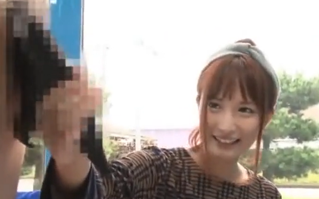 お嬢様系のスレンダー素人女子をホテルに連れ込んでセックス！可愛い声で小さな胸を揺らして喘ぐ