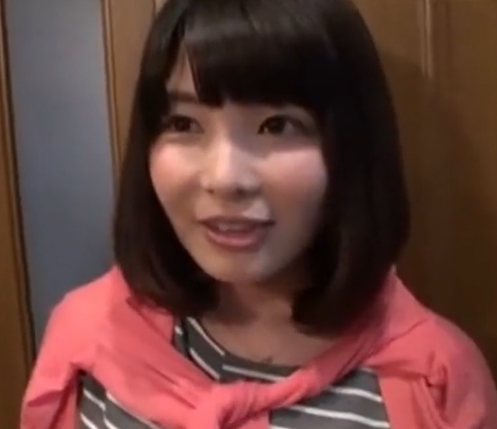 あどけないロリ系素人女子が初対面の男性とセックス！緊張しながらも次第に乱れていく