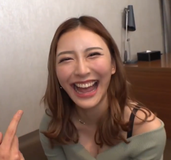 素人&times;かわいい　水着姿の清楚系素人女子がねっとり濃厚セックス！柔らかい巨乳を震わせて中出しを受け入れる