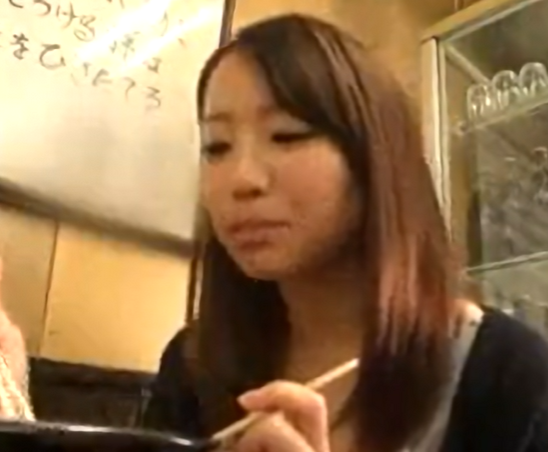 素人&times;OL スーツ姿のOLが童貞くんの筆下ろし！戸惑いながらもちんぽを咥えて優しくリード