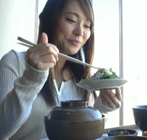 素人&times;美少女 ゲーセンでバイト中の美少女をナンパして店内セックス！戸惑いながらビクビク痙攣