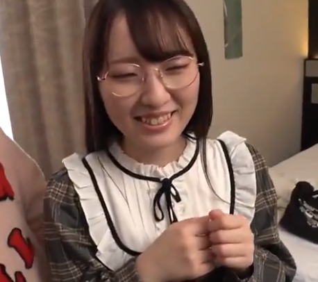 「素人&times;美女」実はド淫乱だった書道家は潮吹きで大洪水になり、激しいピストンでオーガズムを感じる