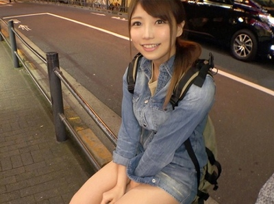 【素人】夏のビーチでセクシーな天使が男性を誘惑する。素人男性たちの欲望が爆発し、乱交に発展